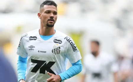 Zé Ivaldo evita gol do Palmeiras e salva o Santos em lance de Flaco López