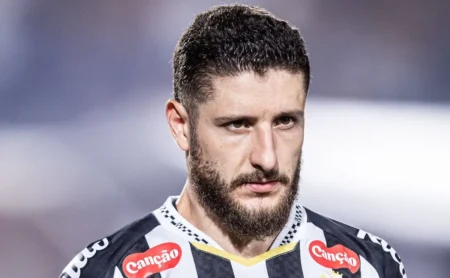 Zé Rafael assume liderança no vestiário do Santos e busca unir o grupo