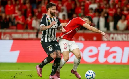 Zé Rafael: Torcida Reage com Críticas Após Primeiro Tempo Contra o Inter