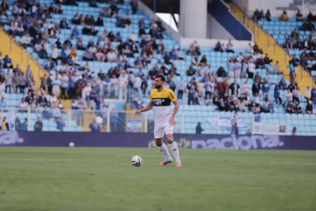 Zagueiro do Criciúma foca em união para buscar retorno ao G-4 da Série B