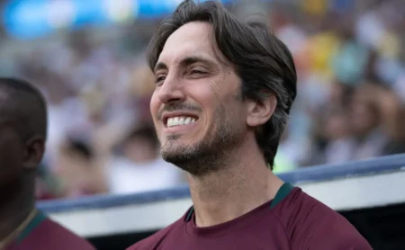 Zubeldía celebra permanência de Nonato no Fluminense: “Ele já está fechado”