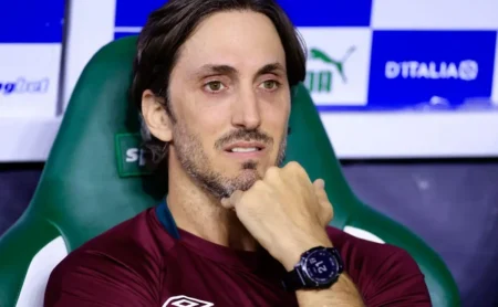 Zubeldía exalta invencibilidade do Fluminense ante líderes e elogia a força do elenco