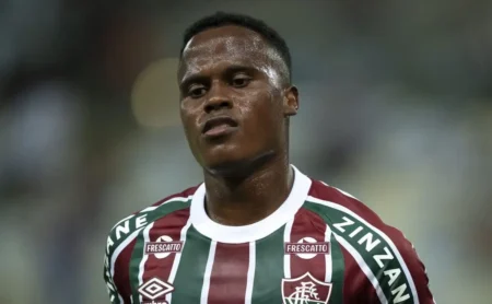 A diretoria do Fluminense descarta retorno de Arias ao Brasil para jogar no Flamengo
