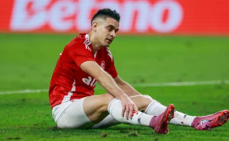 Abel Braga revela incentivo de ídolo colorado a Pato sobre Borré, em baixa no Internacional