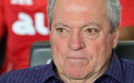 Abel Braga relata melhora no "astral" do Inter após derrota que o aproxima da Série B