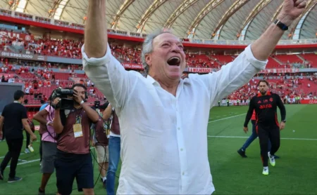 Abel Braga se comove ao salvar o Inter e eleva feito acima do Mundial de 2006 Abel Braga se comove ao salvar o Inter e eleva feito acima do Mundial de 2006