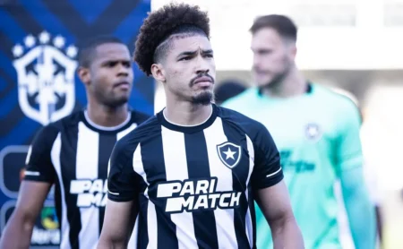 Adryelson acerta com o Grêmio e Luís Castro busca reforços no mercado da bola