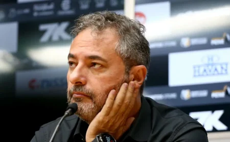 Alexandre Mattos deixa o Santos e negocia a saída de JP Chermont, ídolo da torcida