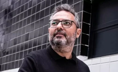 Alexandre Mattos informa sobre Neymar, celebra cirurgia e projeta renovação no Santos Alexandre Mattos informa sobre Neymar, celebra cirurgia e projeta renovação no Santos