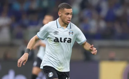 Alysson, do Grêmio, perto do Aston Villa, recebe comparação com Estêvão em jornal espanhol