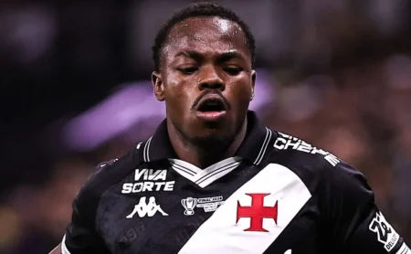 Andrés Gómez recebe elogios de torcida e imprensa após atuação destacada contra o Corinthians