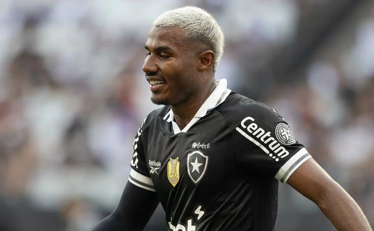Atacante Cuiabano se destaca como artilheiro do Botafogo, superando centroavantes na temporada Atacante Cuiabano se destaca como artilheiro do Botafogo, superando centroavantes na temporada