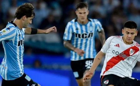 Atacante do Racing surge como opção para o Palmeiras, mas não agrada; Flamengo demonstra interesse em Santiago Souza