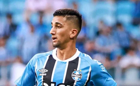 Atacante do Grêmio, Kike Oliveira, convocado para depor pela polícia uruguaia após incidente grave.