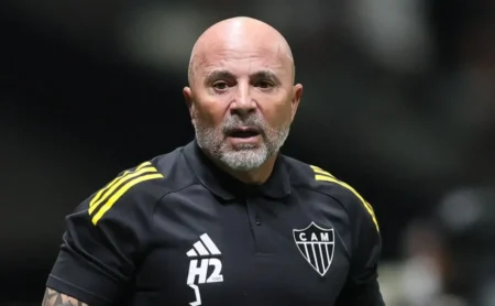 Atlético-MG surge como concorrente e dificulta a contratação de Villa pelo Flamengo por R$ 80 milhões Atlético-MG surge como concorrente e dificulta a contratação de Villa pelo Flamengo por R$ 80 milhões