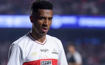 Blindagem contratual impede saída de Marcos Antônio do São Paulo, e diretoria descarta negócio com o Flamengo