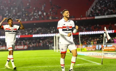 Boca almeja reforços, São Paulo avalia desinvestimentos e Calleri se torna peça-chave para 2026