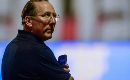 Botafogo desiste de reforços e encerra negociações com Júlio Romão, Bicalho e Mendoza