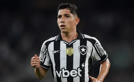 Botafogo pode superar o Grêmio e ter o maior número de estrangeiros no elenco Botafogo pode superar o Grêmio e ter o maior número de estrangeiros no elenco