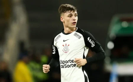 Breno Bidon reage a rumores de interesse do Flamengo: "Nem estou acompanhando"