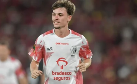 Breno Bidon mira o Corinthians para 2026, apesar do interesse de Flamengo e Sporting.
