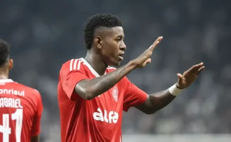 Casagrande revela tentativa do Flamengo de contratar Vitão, do Cruzeiro, em movimento surpresa