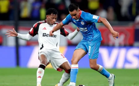 Cicinho prevê resultado de Flamengo x Pyramids na Intercontinental Cicinho prevê resultado de Flamengo x Pyramids na Intercontinental