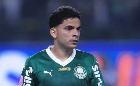 Clubes internacionais observam Bruno Rodrigues e definem exigência para contratá-lo. Clubes internacionais observam Bruno Rodrigues e definem exigência para contratá-lo.