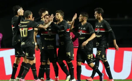 Clubes turcos disputam a contratação de Ferreirinha, atacante do São Paulo Clubes turcos disputam a contratação de Ferreirinha, atacante do São Paulo