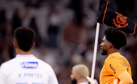 Corinthians mantém Hugo Souza, mas desempenho do goleiro atrai atenção europeia e gera alerta no mercado Corinthians mantém Hugo Souza, mas desempenho do goleiro atrai atenção europeia e gera alerta no mercado