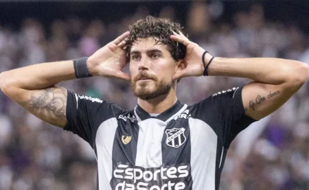 Corinthians oferece R$ 200 mil por Pedro Raul e acerto com o Inter se aproxima Corinthians oferece R$ 200 mil por Pedro Raul e acerto com o Inter se aproxima