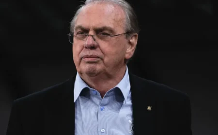 Corinthians se reúne com torcidas organizadas para explicar cortes no futebol a partir de 2026