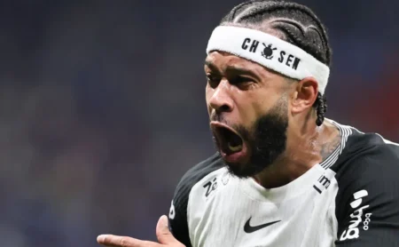 Corinthians de olho em atacante do Flamengo para dupla com Depay; Michael é alternativa Corinthians de olho em atacante do Flamengo para dupla com Depay; Michael é alternativa