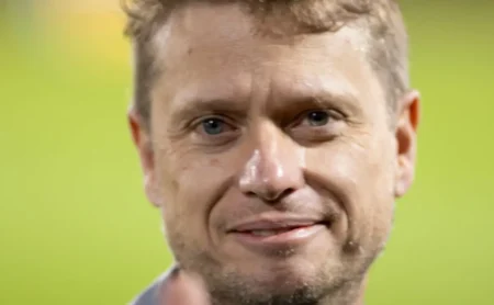 Coritiba demonstra interesse em Charles, volante do Corinthians, logo após a chegada de Fernando Seabra. Coritiba demonstra interesse em Charles, volante do Corinthians, logo após a chegada de Fernando Seabra.