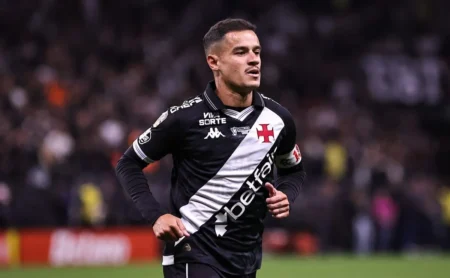 Coutinho, camisa 10 do Vasco, alcança marca histórica de jogos em uma temporada Coutinho, camisa 10 do Vasco, alcança marca histórica de jogos em uma temporada