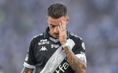 Coutinho e Rayan são criticados pela torcida do Vasco na final da Copa do Brasil