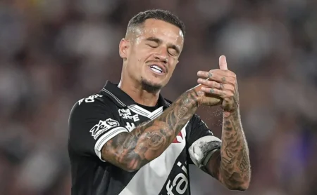 Coutinho exalta reação do time na vitória sobre o Vasco em jogo decisivo: “Estávamos focados” Coutinho exalta reação do time na vitória sobre o Vasco em jogo decisivo: “Estávamos focados”