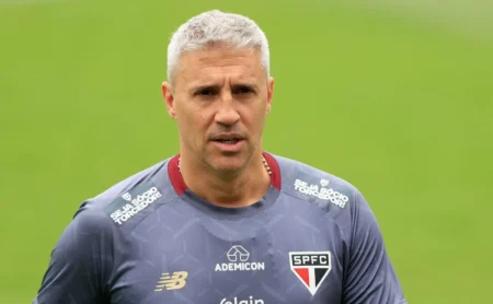 Crespo Define Titulares do São Paulo: Escalações Repetidas Ainda São um Desafio em Seu Retorno Crespo Define Titulares do São Paulo: Escalações Repetidas Ainda São um Desafio em Seu Retorno