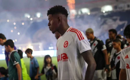 Cruzeiro acompanha situação de Vitão após Inter indicar que zagueiro não renovará contrato