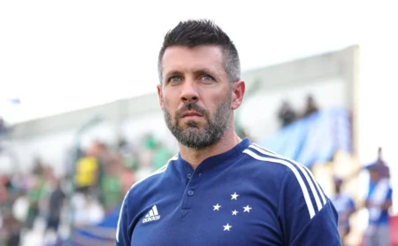 Cruzeiro negocia com Tite enquanto Pezzolano tem o apoio da diretoria.