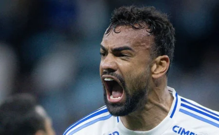 Cruzeiro rejeita oferta alta por Fabrício Bruno e aguarda propostas mais vantajosas