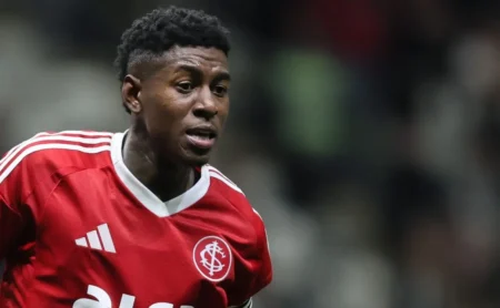 Cruzeiro vê Flamengo avançar na contratação de Vitão, zagueiro do Internacional Cruzeiro vê Flamengo avançar na contratação de Vitão, zagueiro do Internacional