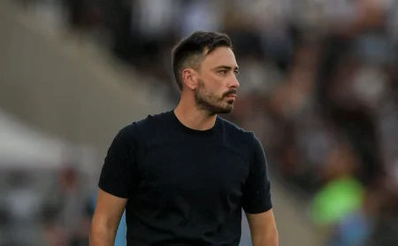 Davide Ancelotti explica excesso de gols sofridos no Botafogo devido a desfalques: "Mudando muito a linha de defesa"