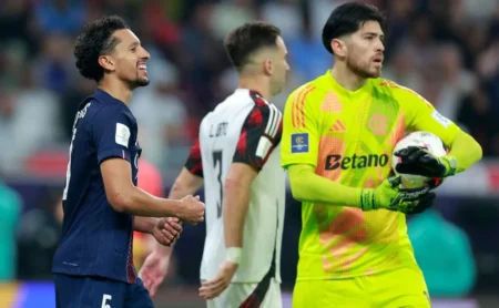 De vilão a herói: a jornada de Rossi e a ascensão de Safonov, alvos da internet após Fla x PSG