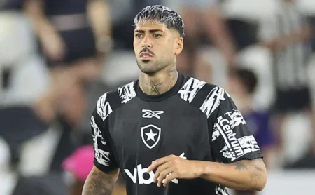 Decisão sobre o futuro de Alexander Barbosa no Botafogo será definida na próxima semana