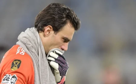 Denílson critica falha de Léo Jardim no gol de Yuri Alberto em jogo entre Vasco e Corinthians Denílson critica falha de Léo Jardim no gol de Yuri Alberto em jogo entre Vasco e Corinthians