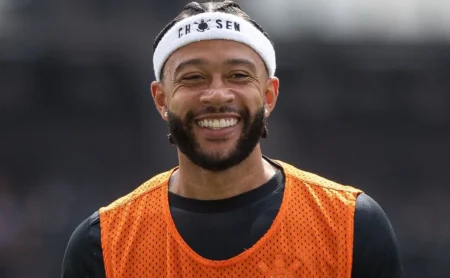 Depay se destaca no Corinthians e atinge o auge antes da semifinal Depay se destaca no Corinthians e atinge o auge antes da semifinal