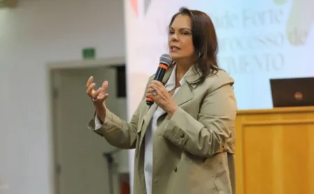 Diretora do São Paulo se defende em meio a crise política e polêmica no Morumbi Diretora do São Paulo se defende em meio a crise política e polêmica no Morumbi