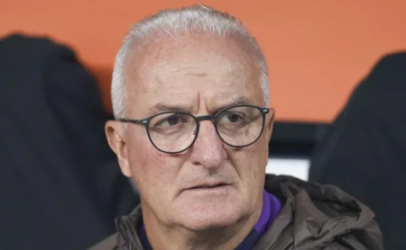 Dorival Júnior exige respeito ao técnico brasileiro após título do Corinthians Dorival Júnior exige respeito ao técnico brasileiro após título do Corinthians