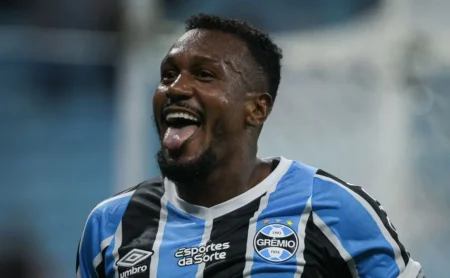 Edenilson renova com o Internacional e encerra possibilidade de jogar no Grêmio em 2026